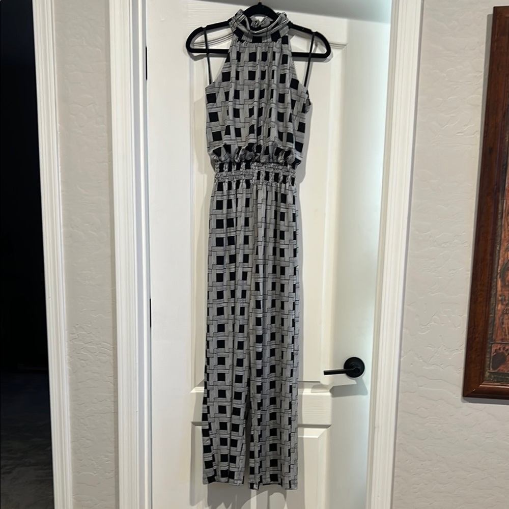 Chic Black and White Geometric Pantsuit